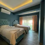 Aparthotel X 4*