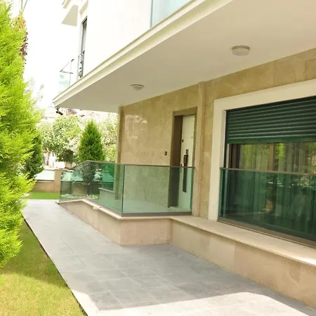 Apartmanhotel X *