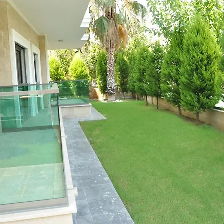 Apartmanhotel X *