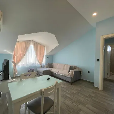 Apartmanhotel X *