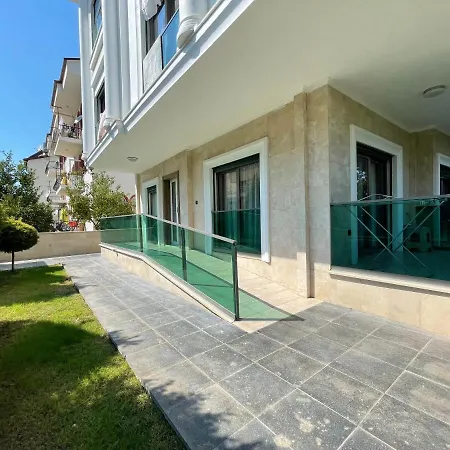 Apartmanhotel X *